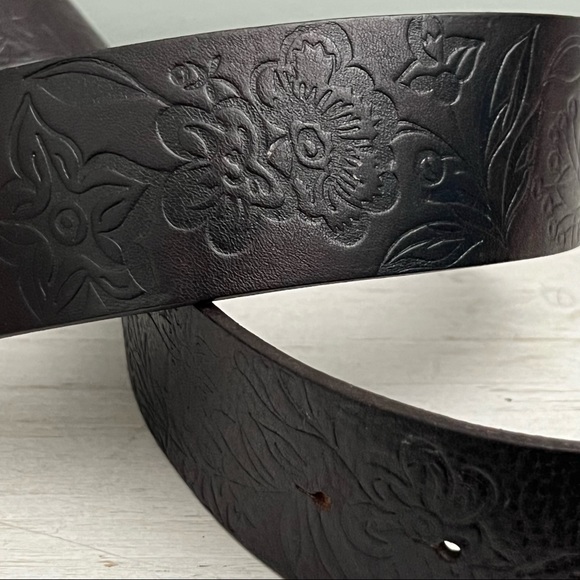 Richard Gampel Leather Floral Belt with Ibel Flower Buckle Size 32 main image 6